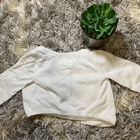 Tommy Hilfiger white cover for baby girl 12m - Picture 2 of 2